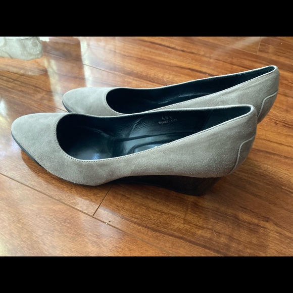 TOD’S Suede Grey Wedge Heels sz 9 - Picture 4 of 8